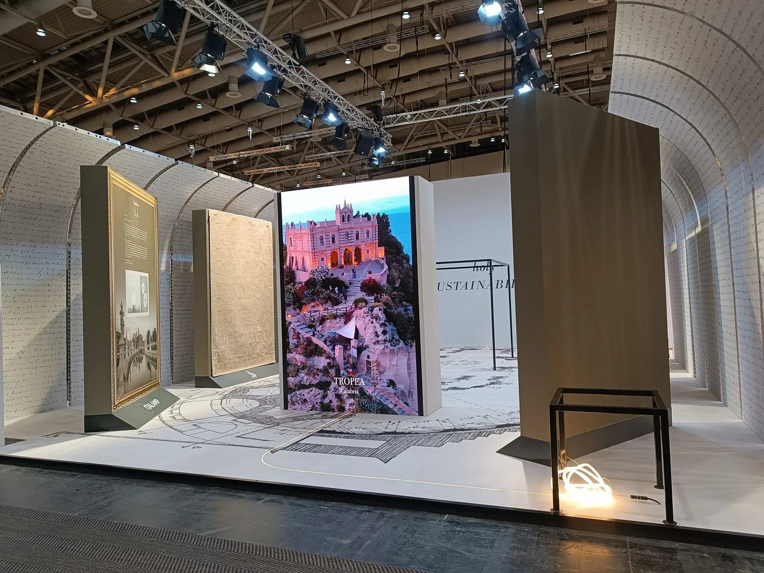 DOMOTEX X Divina
